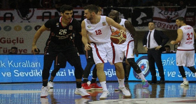 Tahincioğlu Basketbol Süper Ligi: Gaziantep Basketbol: 63 - Beşiktaş Sompo Japan: 56