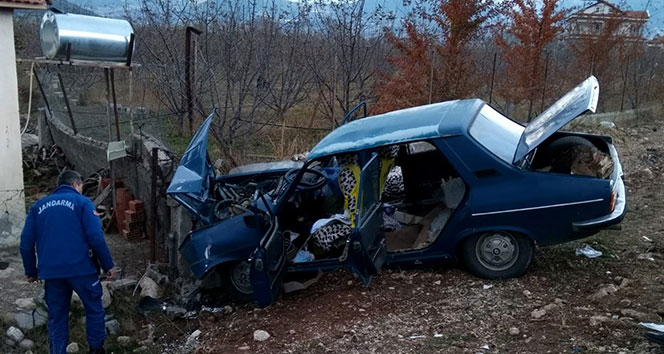 Muğla&#039;da otomobil bahçe duvarına çarptı: 1 ölü, 3 yaralı