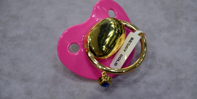 Altın emzik! Fiyatı dudak uçuklatıyor