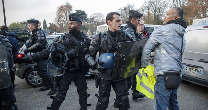 Fransa’daki protestolarda 52 gözaltı