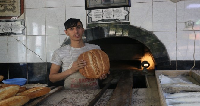 Siirt’te bir fırıncı Trabzon ekmeği çıkardı