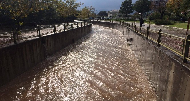 Marmaris’e 175 kilo yağış düştü