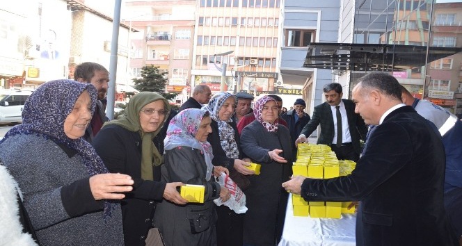 Kırıkkale Belediyesi kandil simidi dağıttı