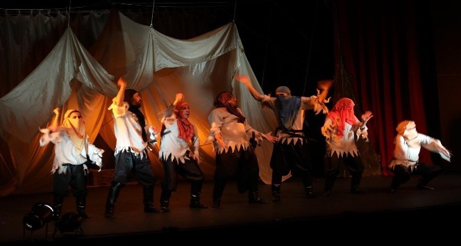 İpekyolu’nda “Binbir Gece Masalları” oyunu sahnelendi