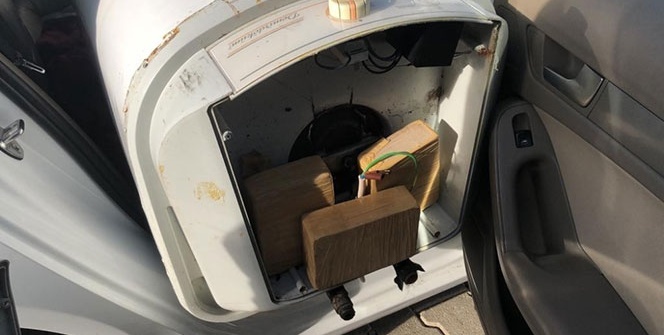 Lüks otomobilden uyuşturucu fışkırdı