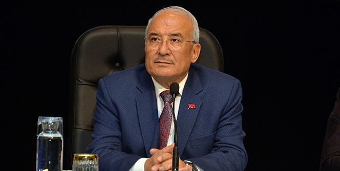 'Hayatımın en zor kararını veriyorum' dedi! Partisinden istifa etti