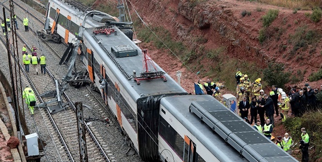 İspanya’da yolcu treni raydan çıktı: 1 ölü, 44 yaralı