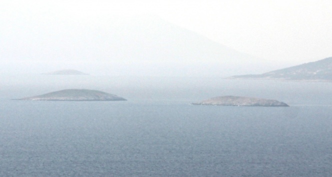 Yunan askeri Kardak kayalıklarına yaklaşamıyor