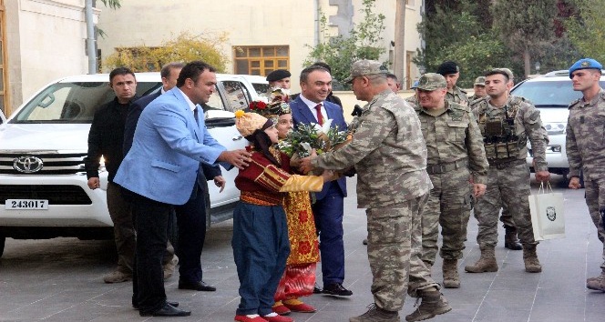 2’nci Ordu Komutanı Orgeneral Temel’e zeytin dalı ile karşılama
