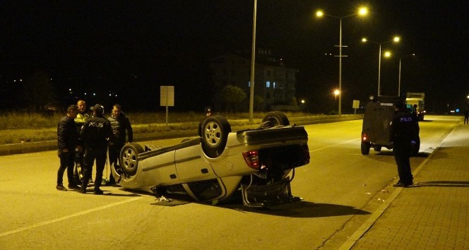 Tunceli-Elazığ karayolunda otomobil takla attı: 3 yaralı