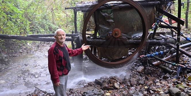 3 yıl önce hurdalıktan topladığı malzemelerle kurdu! Artık ona fatura gelmiyor