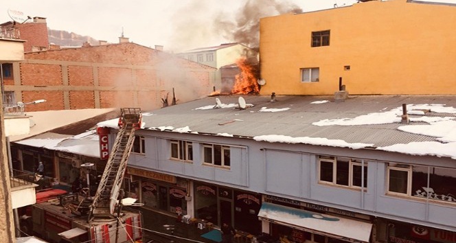 Bayburt’ta CHP İl Teşkilatının bulunduğu binada yangın
