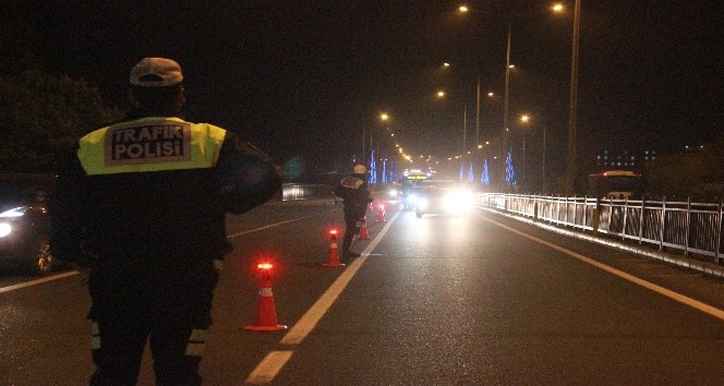 Bingöl polisi gece uygulamasıyla sürücüleri uyardı