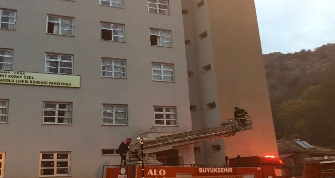 Adana’da öğrenci pansiyonunda yangın