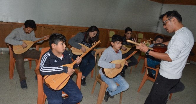 (Özel) Gazi olduğu şehrin çocuklarına gönüllü öğretmenlik yapıyor