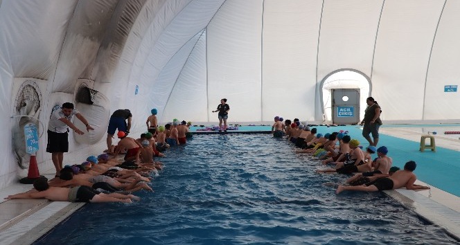 Karaman’da &quot;Yüzme Bilmeyen Kalmasın&quot; projesi başladı