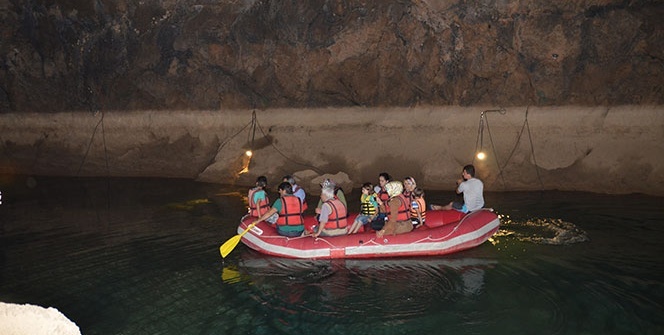 Dünyada üçüncü, Türkiye'nin ise en büyüğü! Ziyaretçi akınına uğruyor