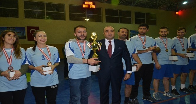 Ağrı’da öğretmenler arası voleybol turnuvası sona erdi