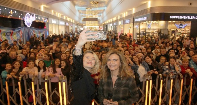 Burcu Biricik, Adana’da sevenleriyle buluştu