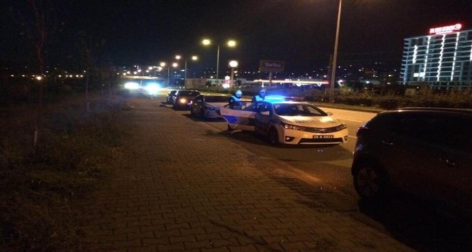 Giresun’da dur ihtarına uymayan sürücü polislere çarparak kaçtı 1 şehit 2 yaralı