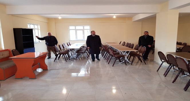Hayırsever Yıldırım, Türkistan Cami Taziye Evi’nin içerisini yeniledi