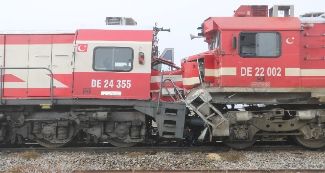 Sivas’ta yolcu treni ile yük treni çarpıştı: 14 yaralı