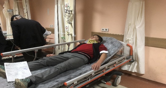Kars Valisi kazada yaralananları ziyaret etti
