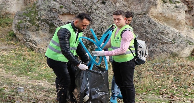 Kapadokya’da üniversite öğrencileri çevre temizliği yaptı