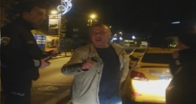 Taksicilerin UBER sürücüsüne tacizi kamerada