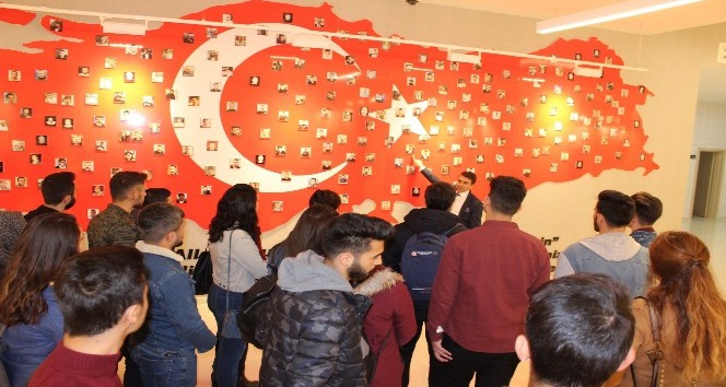 Üniversite öğrencileri 15 Temmuz Şehitler Müzesinde ders işledi