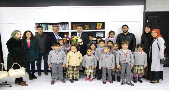 Suriyeli çocuklar Rektör Karacoşkun’u ziyaret etti