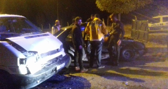 Kırşehir’de trafik kazası 2 ölü, 3 yaralı