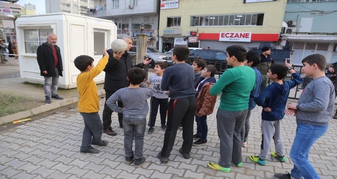 Cizreli çocuklardan Kaymakam ve Belediye Başkanı Arıcan’a sevgi gösterisi