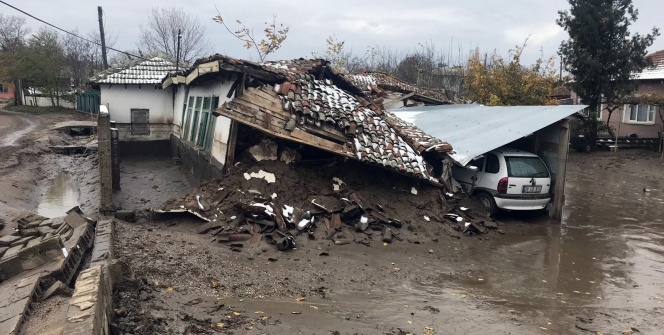 Edirne'de selde evler kullanılmaz hale geldi