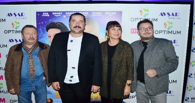 Adana’da ’Hedefim Sensin’ filminin ilk gösterimini Ata Demirer ve Demet Akbağ hayranlarıyla izledi