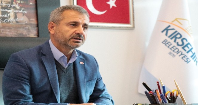 Kırşehir Belediye Başkan Yardımcısı Veli Şahin, yeniden meclis üyesi olmak için görevini bıraktı