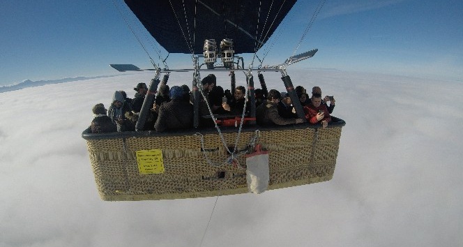 Denizli’de engelli bireyler balonla bulutların üstüne çıktı