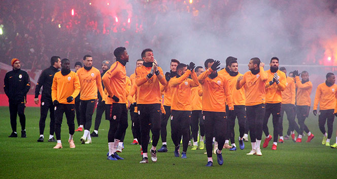 Galatasaray, taraftarının önünde Beşiktaş hazırlıklarını tamamladı