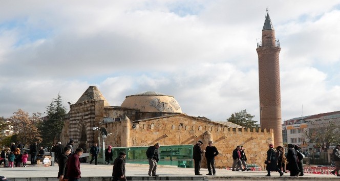 UNESCO Dünya Mirası Geçici Listesi’ne giren tarihi medresenin kubbesi çürüyor