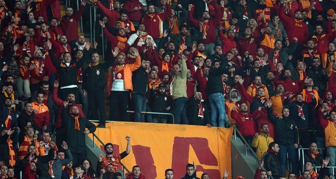 Galatasaray taraftarından TFF ve Cüneyt Çakır’a tepki