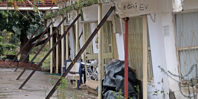 Antalya'nın eğri evlerinde diken üstünde hayat