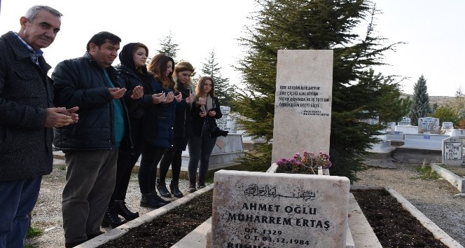 Halk ozanı Neşet Ertaş’ın babası Muharrem Ertaş, ölümünün 34. yılında mezarı başında anıldı