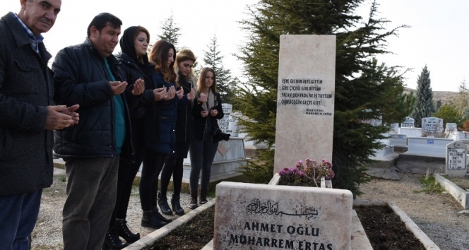 Muharrem Ertaş mezarı başında anıldı
