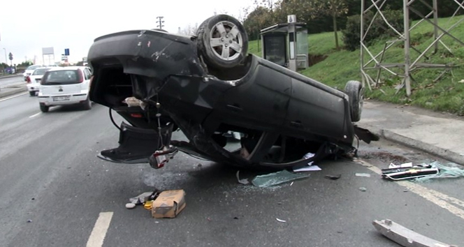 Hurdaya dÃ¶nen araÃ§tan emniyet kemeri sayesinde kurtuldu