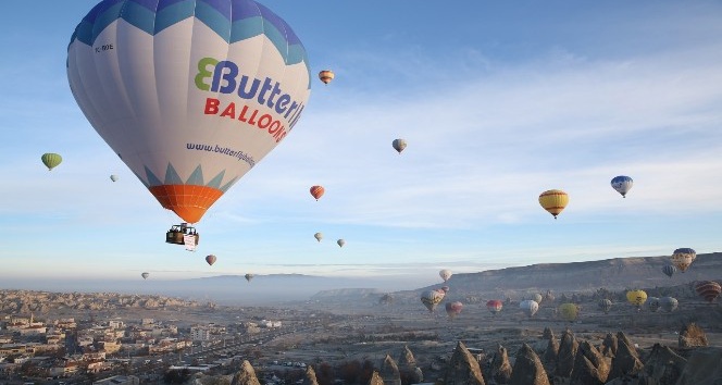 Kapadokya’da balonlar lösemili çocuklar için havalandı