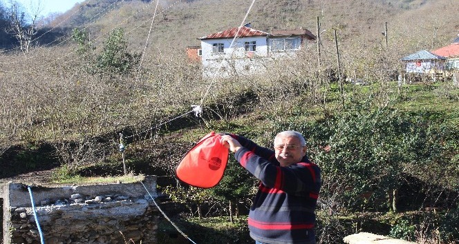 Köprü yıkıldı, ulaşımları kesildi