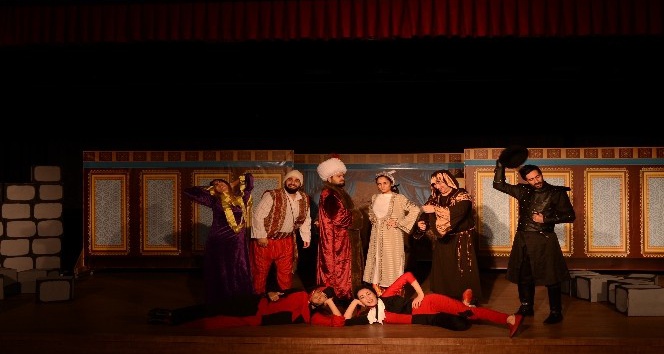 Erzincan Belediyesi Şehir Tiyatrosu provalarını sürdürüyor