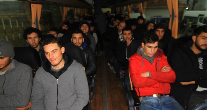 Yunanistan&#039;ın geri gönderdiği 3 göçmen donarak öldü