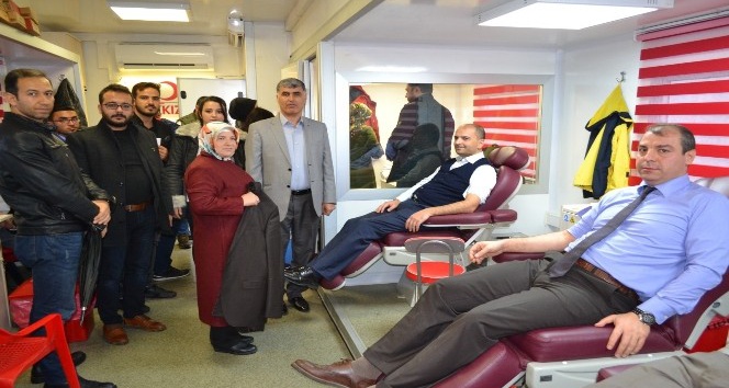 AK Partililer kan ver hayat kurtar” kampanyasına katıldı