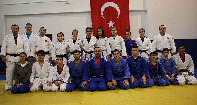 Hamza Yerlikaya, milli judocularla mindere çıktı